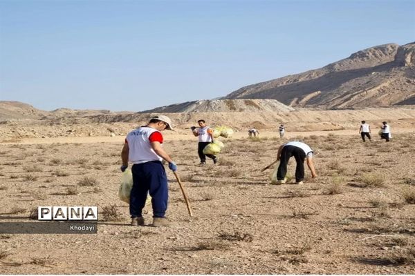 همایش دوستی با طبیعت به مناسبت هفته مبارزه با مواد مخدر در نجف آباد