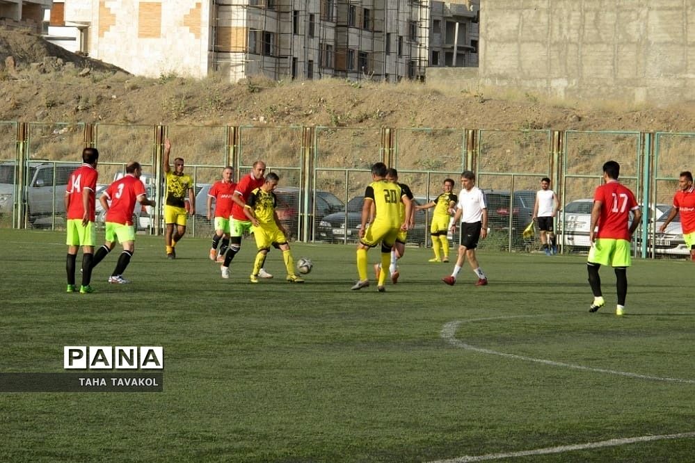 دیدار دوستانه فوتبال بین تیم‌های شهدای منطقه ۱۴ تهران و پیشکسوتان پردیس