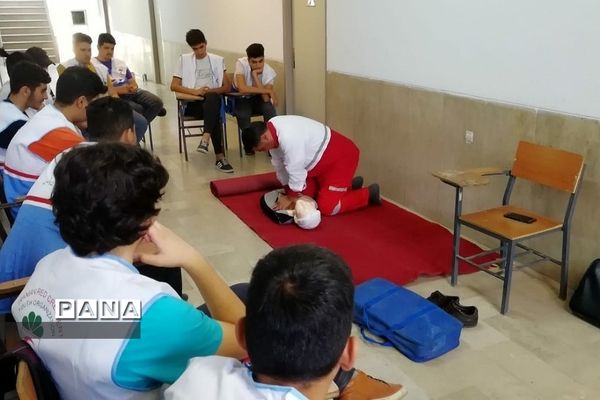 برگزاری کلاس‌های آموزشی کمک‌های اولیه در مدرسه سما رودهن