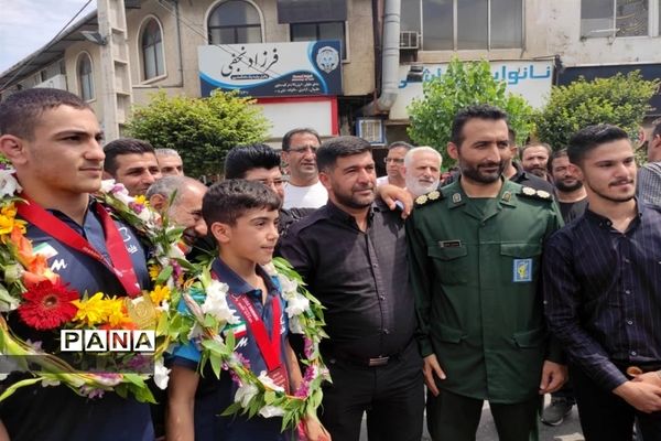 استقبال مردم شهرستان نور از قهرمانان کشتی آزاد آسیا