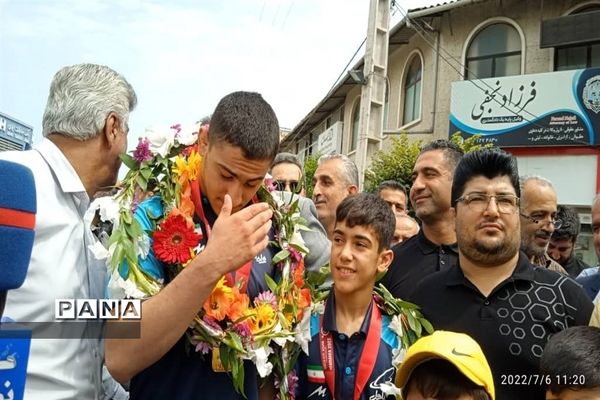 استقبال مردم شهرستان نور از قهرمانان کشتی آزاد آسیا