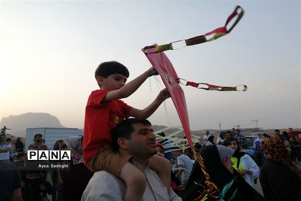 جشنواره پرواز بادبادک‌ها در کوهستان دراک شیراز