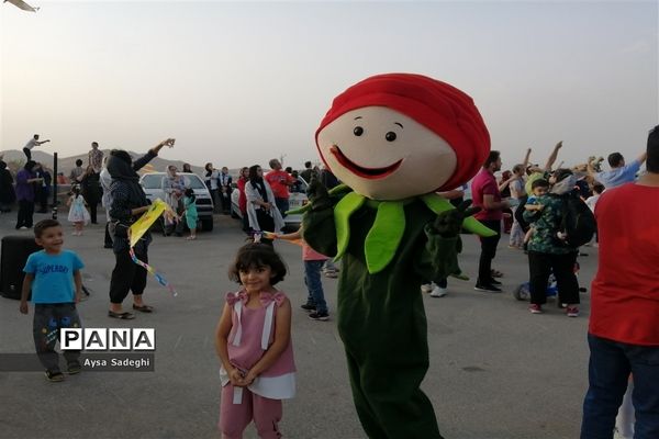 جشنواره پرواز بادبادک‌ها در کوهستان دراک شیراز