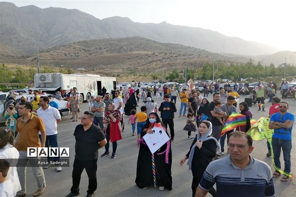 جشنواره پرواز بادبادک‌ها در کوهستان دراک شیراز