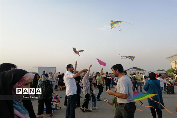 جشنواره پرواز بادبادک‌ها در کوهستان دراک شیراز