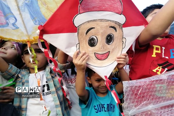 جشنواره پرواز بادبادک‌ها در کوهستان دراک شیراز