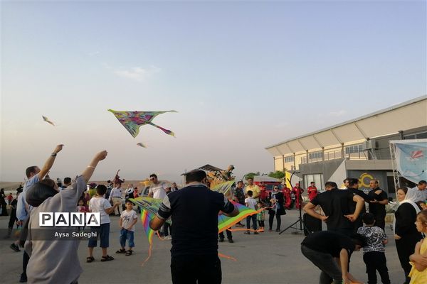 جشنواره پرواز بادبادک‌ها در کوهستان دراک شیراز