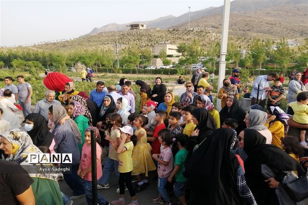 جشنواره پرواز بادبادک‌ها در کوهستان دراک شیراز