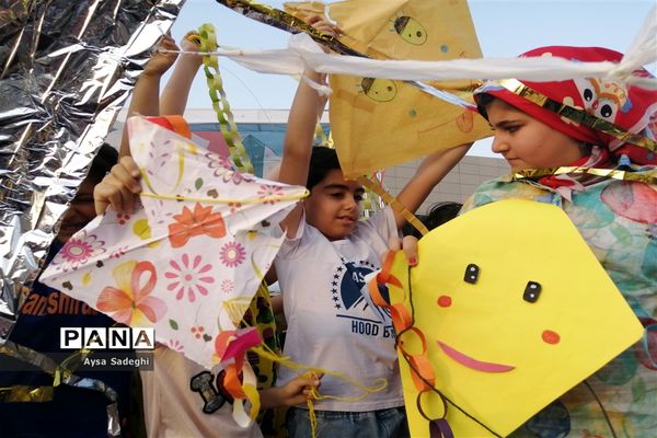 جشنواره پرواز بادبادک‌ها در کوهستان دراک شیراز