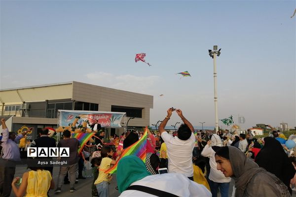 جشنواره پرواز بادبادک‌ها در کوهستان دراک شیراز