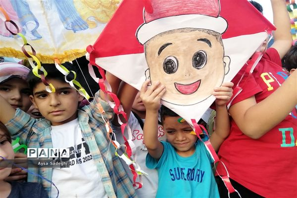 جشنواره پرواز بادبادک‌ها در کوهستان دراک شیراز