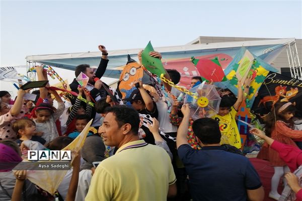 جشنواره پرواز بادبادک‌ها در کوهستان دراک شیراز