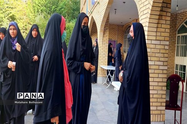 برگزاری همایش معرفی رشته معارف برای دانش‌آموزان ورودی پایه دهم در دبیرستان فیض کاشانی