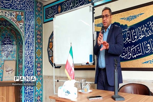 برگزاری همایش معرفی رشته معارف برای دانش‌آموزان ورودی پایه دهم در دبیرستان فیض کاشانی