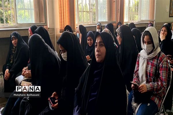 برگزاری همایش معرفی رشته معارف برای دانش‌آموزان ورودی پایه دهم در دبیرستان فیض کاشانی