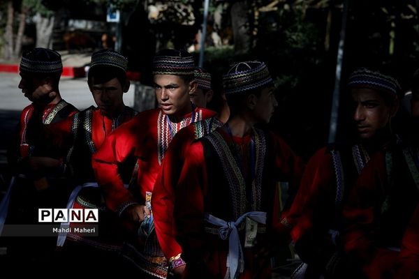 مراسم استقبال از دانش‌آموزان شرکت کننده در اردوی سراسری عشایر پسر در مشهد مقدس