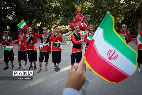 مراسم استقبال از دانش‌آموزان شرکت کننده در اردوی سراسری عشایر پسر در مشهد مقدس