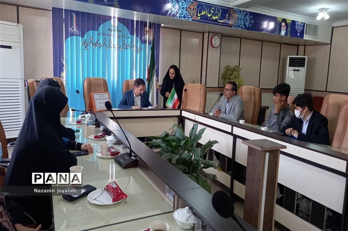 هم‌اندیشی مدیر آموزش و پرورش شهریار با اعضا هیات رئیسه مجلس دانش‌آموزی