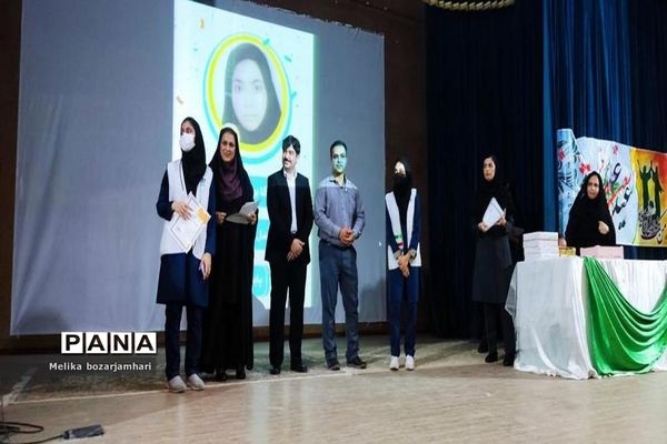 مراسم تجلیل از برترین‌های آموزشی و پرورشی دبیرستان ام‌ابیها شهرستان بوشهر