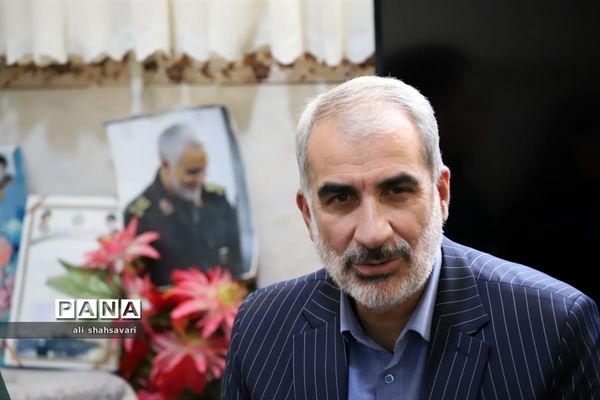 دیدار وزیر آموزش و پرورش با خانواده شهدای فرهنگی شهرستان اسلام آباد غرب و دالاهو