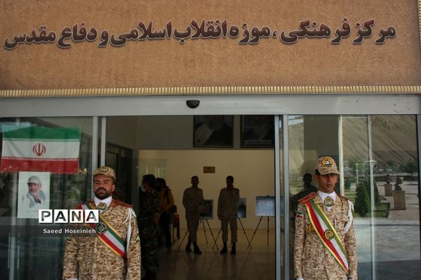 افتتاح نگارخانه مقاومت و برگزاری نشست تشریح یادواره شهدای ارتش در قم