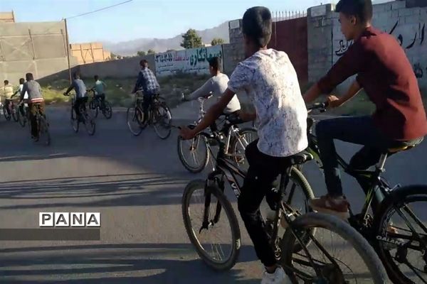 رزمایش دوچرخه‌سواری دانش‌آموزان روستای دهنو، خلیل‌آباد