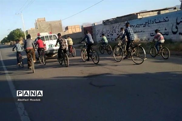 رزمایش دوچرخه‌سواری دانش‌آموزان روستای دهنو، خلیل‌آباد