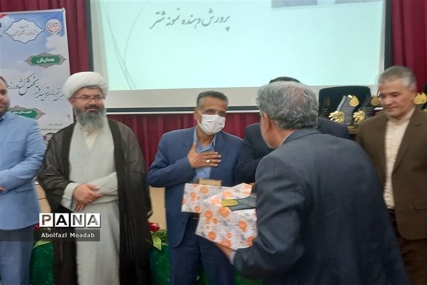 تجلیل از تولیدکنندگان بخش کشاورزی کاشمر و کوهسرخ