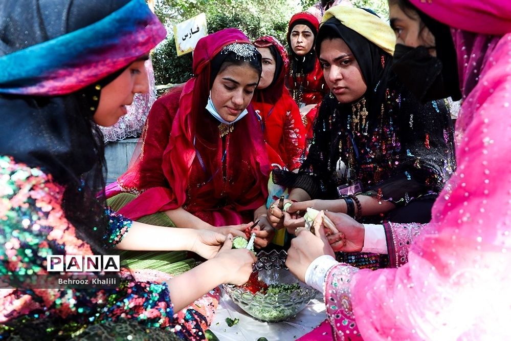 آشپزی دختران عشایر در جشنواره غذا