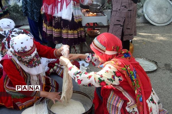 آشپزی دختران عشایر در جشنواره غذا