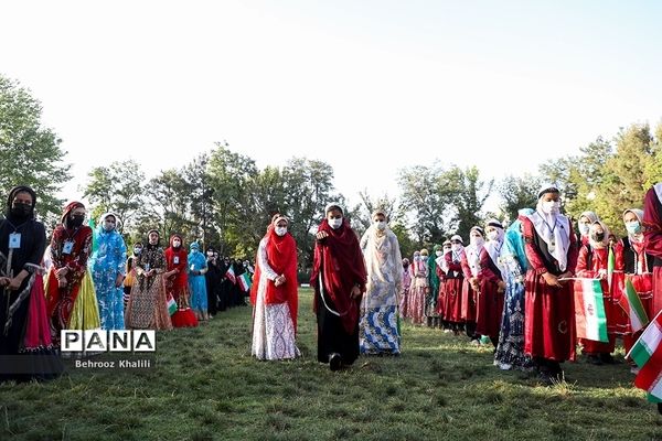 صبحگاه بیست و یکمین اردوی کشوری دانش‌آموزان دختر عشایر