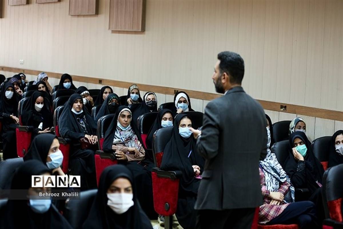 صدور کارت خبرنگاری پانا برای 100 دانش آموز دختر عشایر در اردوی مشهد مقدس