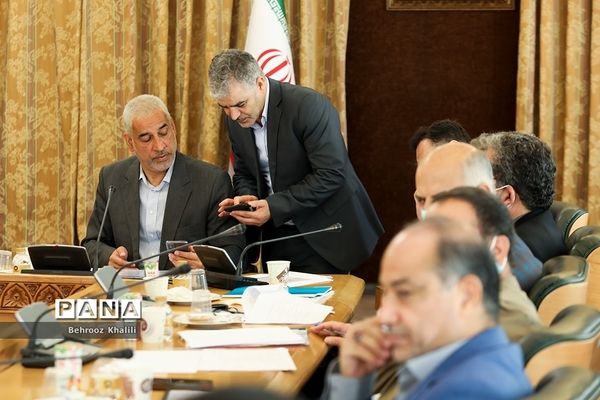 جلسه بررسی طرح‌های توسعه‌ای شهرهای آبادان و خرمشهر