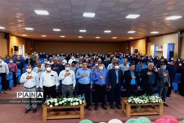 مراسم تجلیل از تلاشگران ماندگار ۳ در آموزش و پرورش امیدیه