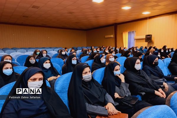 مراسم تجلیل از تلاشگران ماندگار ۳ در آموزش و پرورش امیدیه