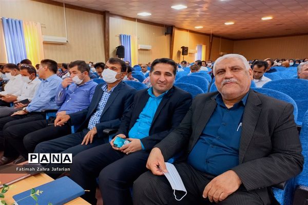 مراسم تجلیل از تلاشگران ماندگار ۳ در آموزش و پرورش امیدیه