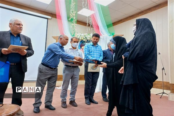 مراسم تجلیل از تلاشگران ماندگار ۳ در آموزش و پرورش امیدیه
