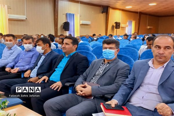 مراسم تجلیل از تلاشگران ماندگار ۳ در آموزش و پرورش امیدیه