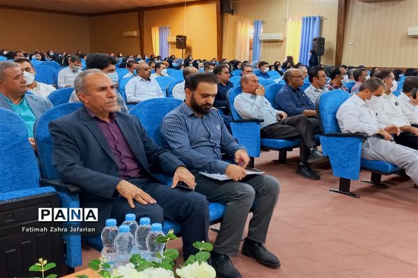 مراسم تجلیل از تلاشگران ماندگار ۳ در آموزش و پرورش امیدیه
