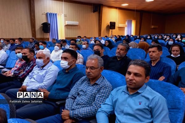 مراسم تجلیل از تلاشگران ماندگار ۳ در آموزش و پرورش امیدیه