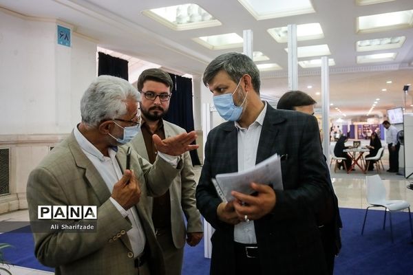 بازدید معاون پرورشی و فرهنگی آموزش و پرورش از نمایشگاه هم‌افزایی برای مدیریت ایران