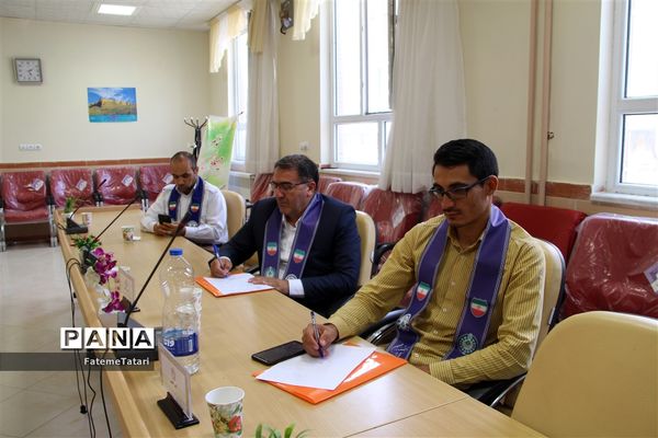 نشست هم‌اندیشی مدیران سازمان دانش‌آموزی با مدیرکل آموزش و پرورش خراسان شمالی