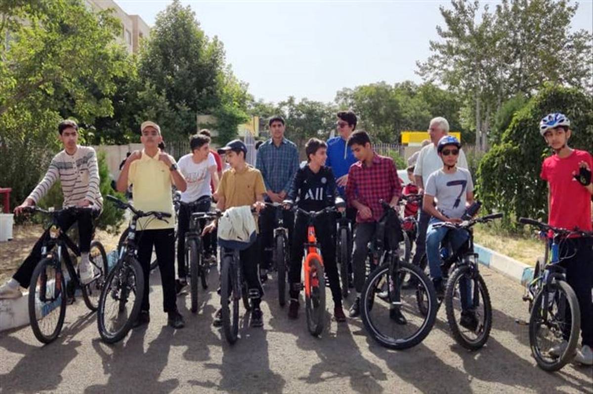 همایش دوچرخه‌سواری پدران و پسران ویژه دانش‌آموزان برگزار شد