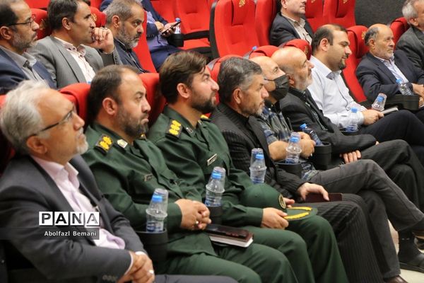 رونمایی از کتاب «وقتی بابا رئیس بود»-2