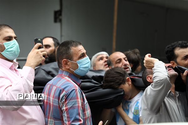 اهتزاز ابر پرچم متبرک شده در میدان امام حسین