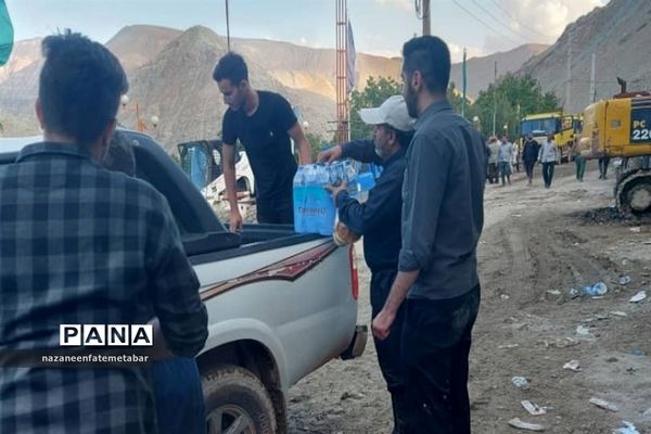 کمک به سیل‌زدگان توسط مردم جهادگر فیروزکوه