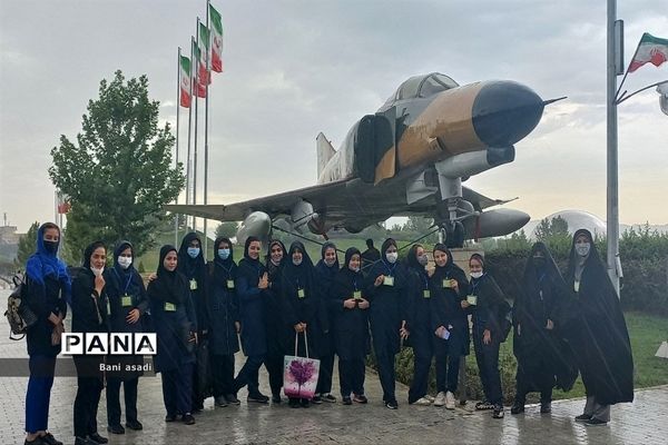 بازدید دانش‌آموزان دختر منطقه ۱۳  از موزه ملی دفاع مقدس