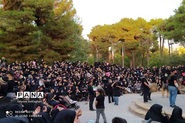 مراسم شیرخوارگان حسینی در بوستان سهند تهران