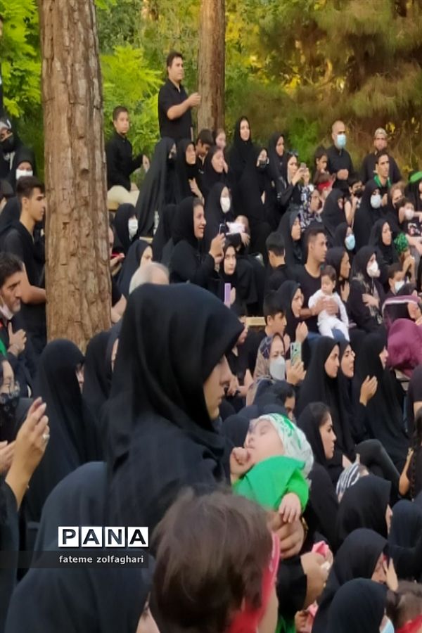 مراسم شیرخوارگان حسینی در بوستان سهند تهران