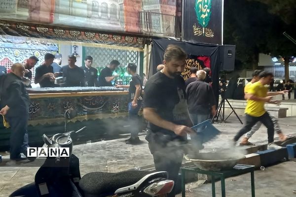 عزاداری حسینی با حضور پرشور عاشقان در ورامین